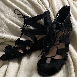 Maurices 10M Black Wedge Sandals